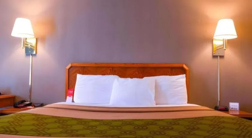 Bed in Econo Lodge Willowbrook