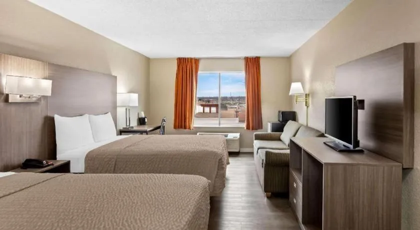 Bed in Econo Lodge Willowbrook