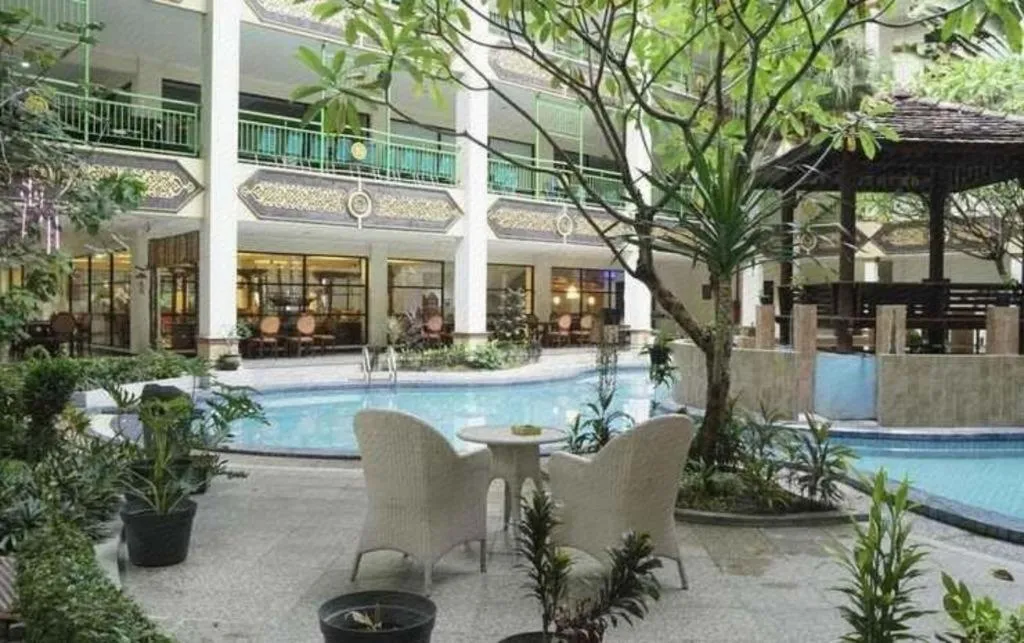 Yusro Hotel Restaurant & Convention