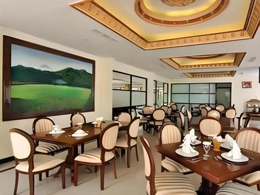 Yusro Hotel Restaurant & Convention