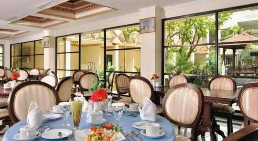 Yusro Hotel Restaurant & Convention Yusro Hotel Restaurant & Convention