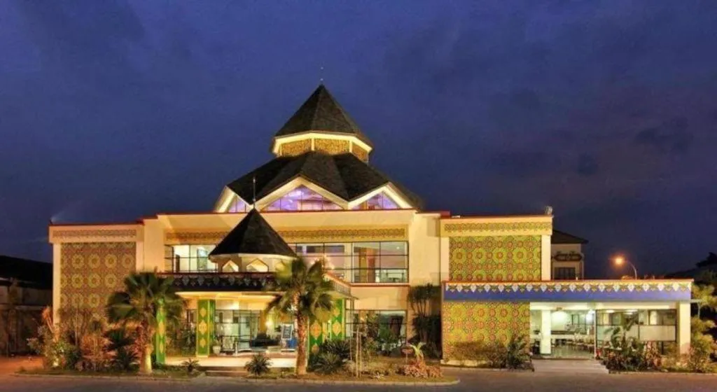 Yusro Hotel Restaurant & Convention