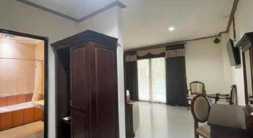 Yusro Hotel Restaurant & Convention