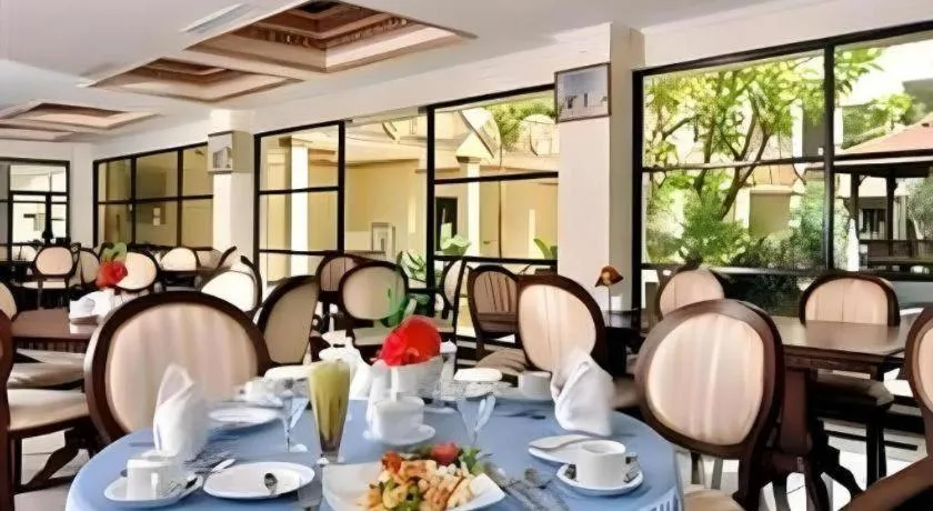 Yusro Hotel Restaurant & Convention