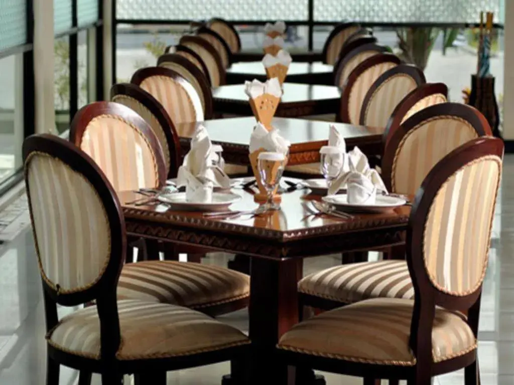 Yusro Hotel Restaurant & Convention Yusro Hotel Restaurant & Convention