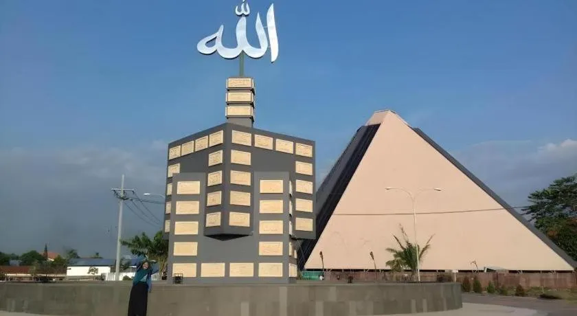 Yusro Hotel Restaurant & Convention