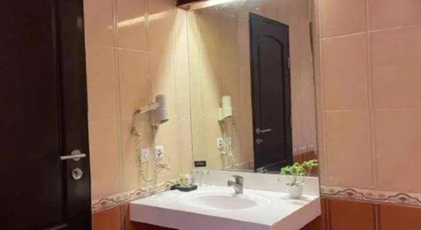 Yusro Hotel Restaurant & Convention