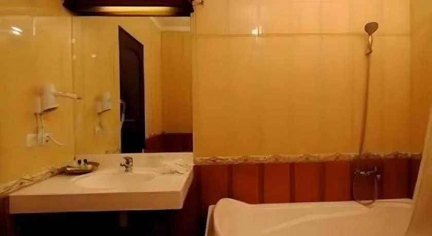 Yusro Hotel Restaurant & Convention