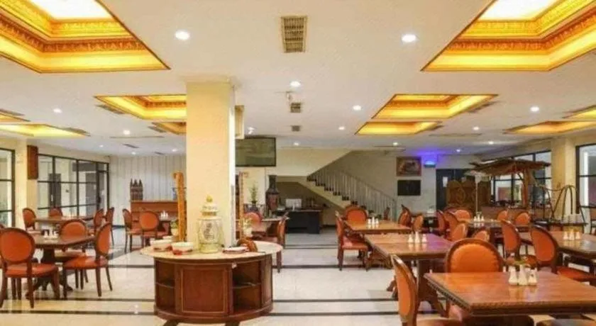 Yusro Hotel Restaurant & Convention