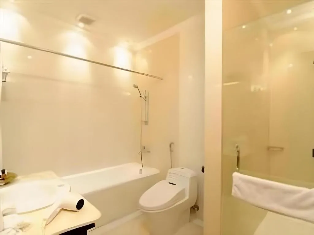 Yusro Hotel Restaurant & Convention