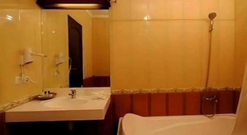 Yusro Hotel Restaurant & Convention