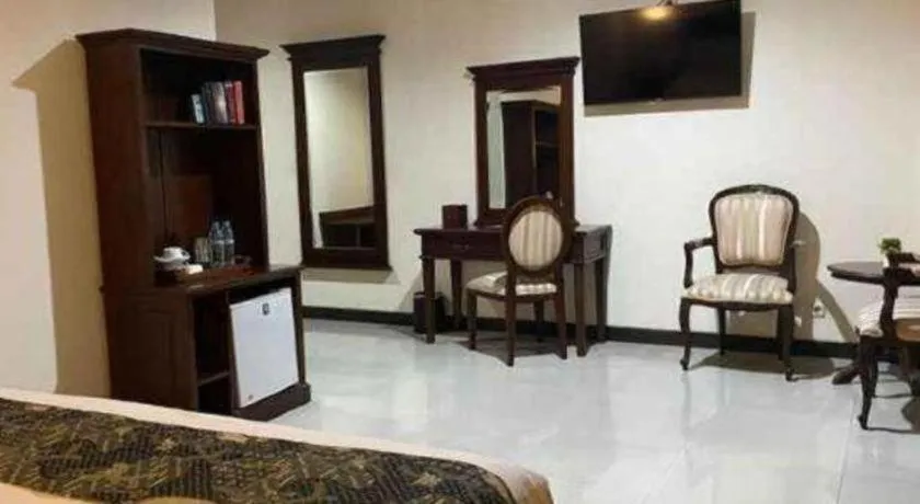 Yusro Hotel Restaurant & Convention