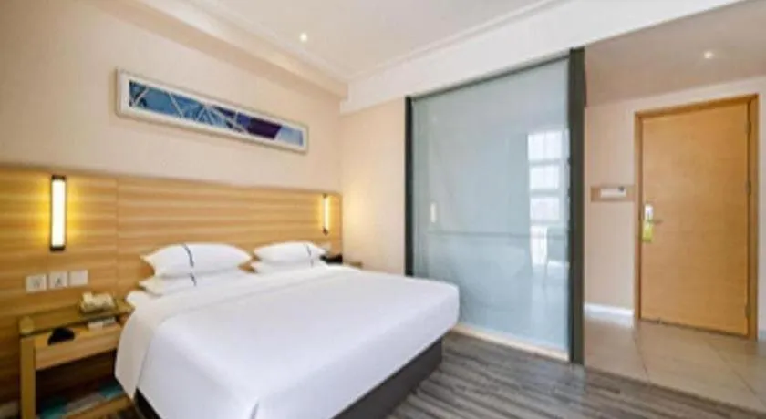 Bed in City Comfort Inn Zhuzhou Sports Center Red Star Macalline