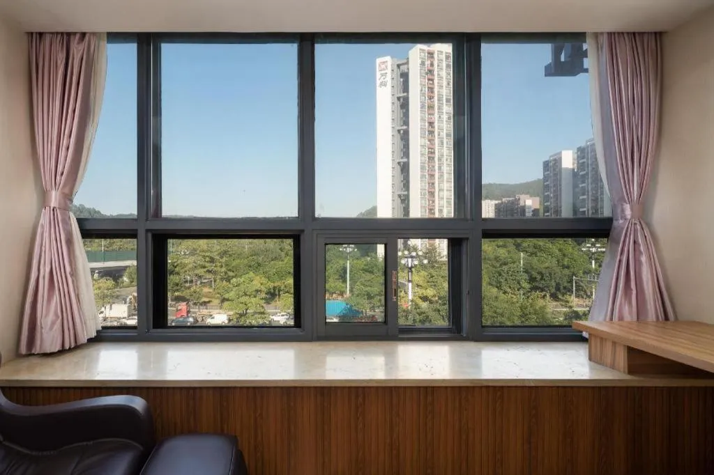 Chuanghui Business Hotel