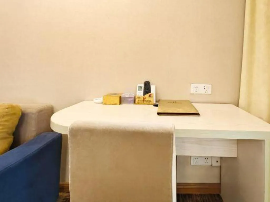 Chuanghui Business Hotel