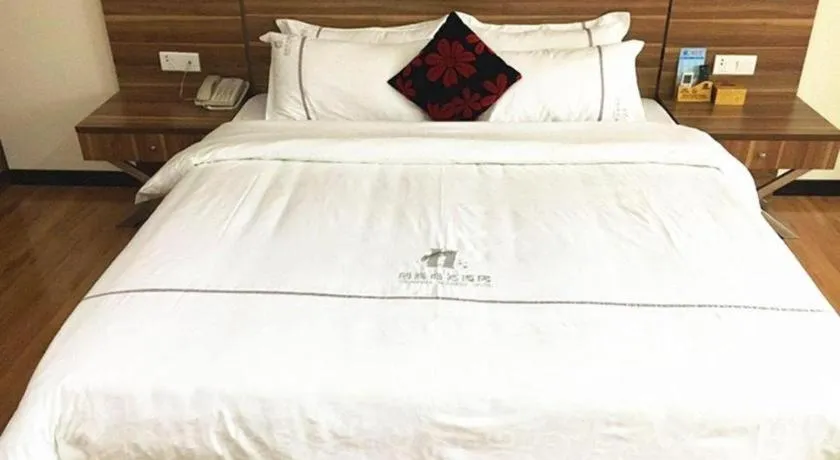 Bed in Chuanghui Business Hotel