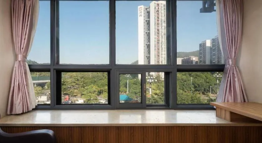 Chuanghui Business Hotel