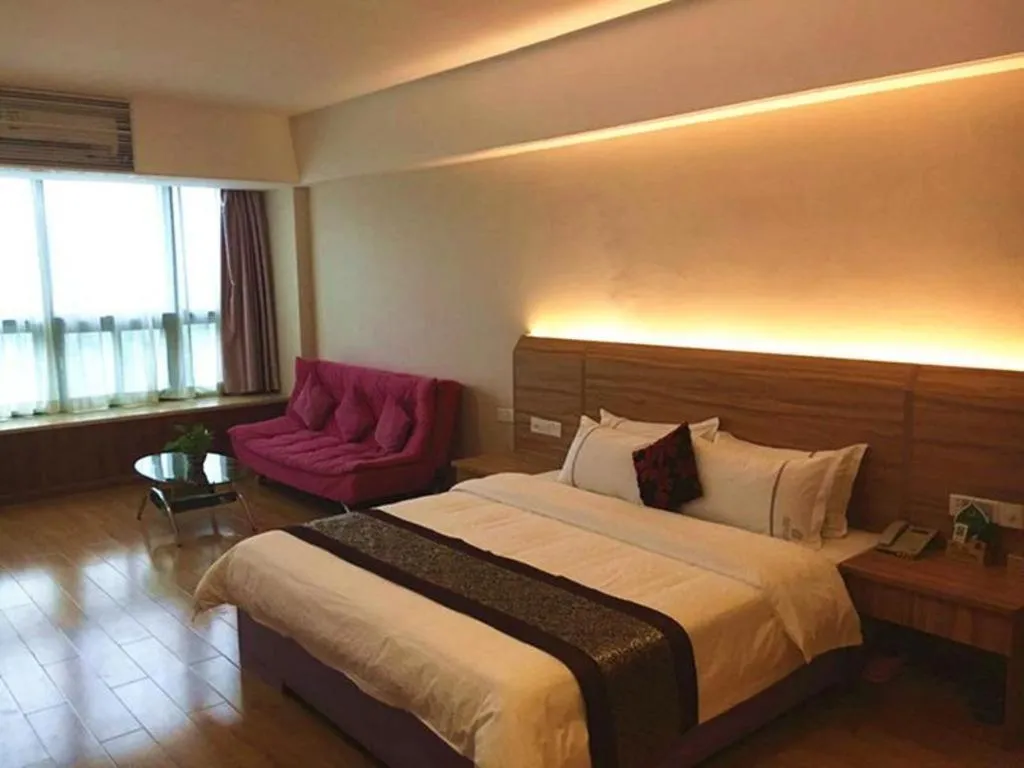 Bed in Chuanghui Business Hotel