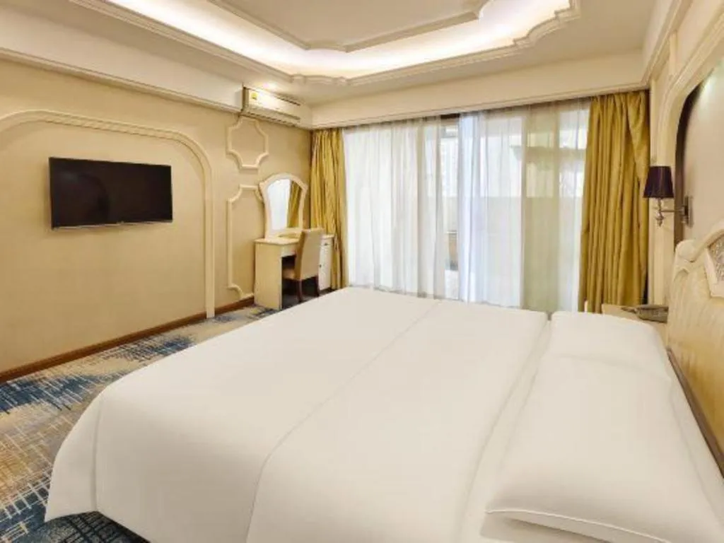 Bed in Chuanghui Business Hotel