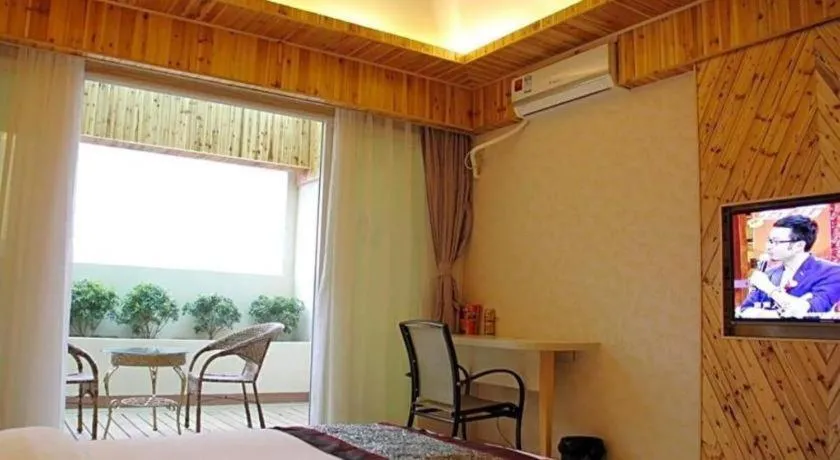 Chuanghui Business Hotel