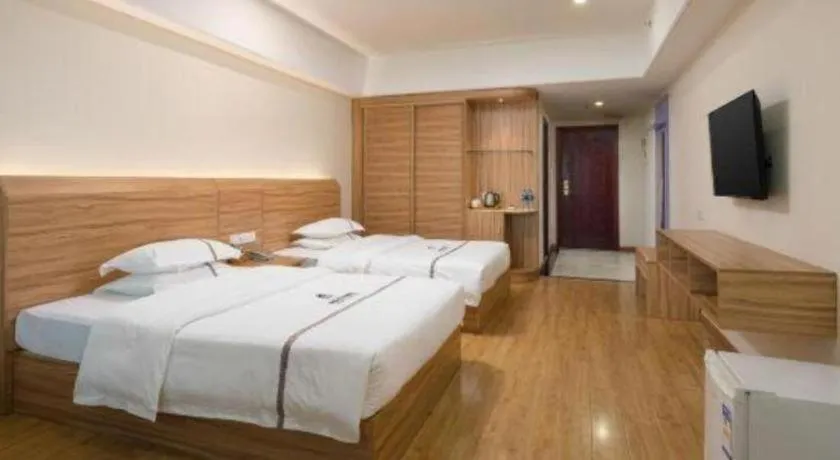 Bed in Chuanghui Business Hotel