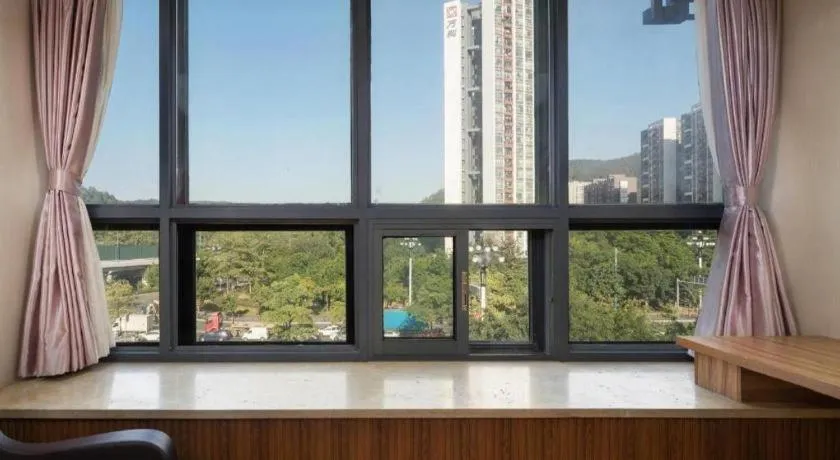 Chuanghui Business Hotel