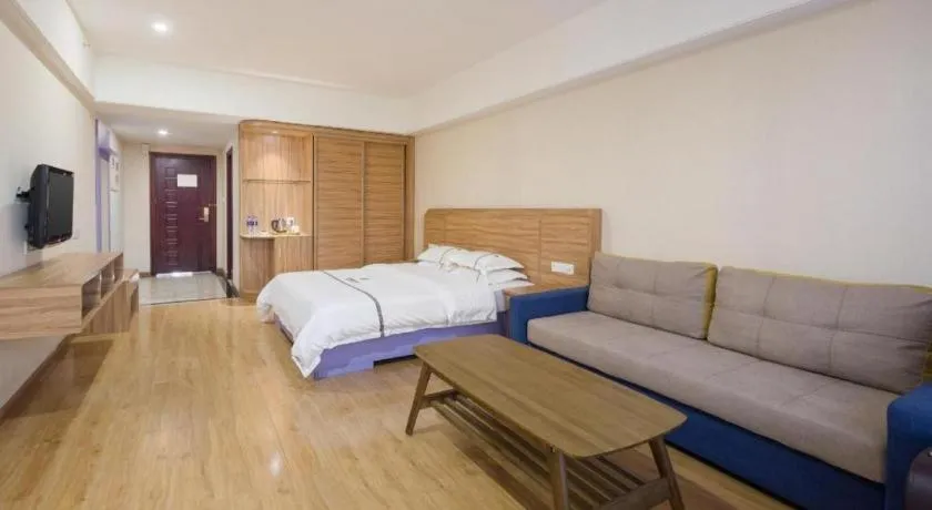 Bed in Chuanghui Business Hotel