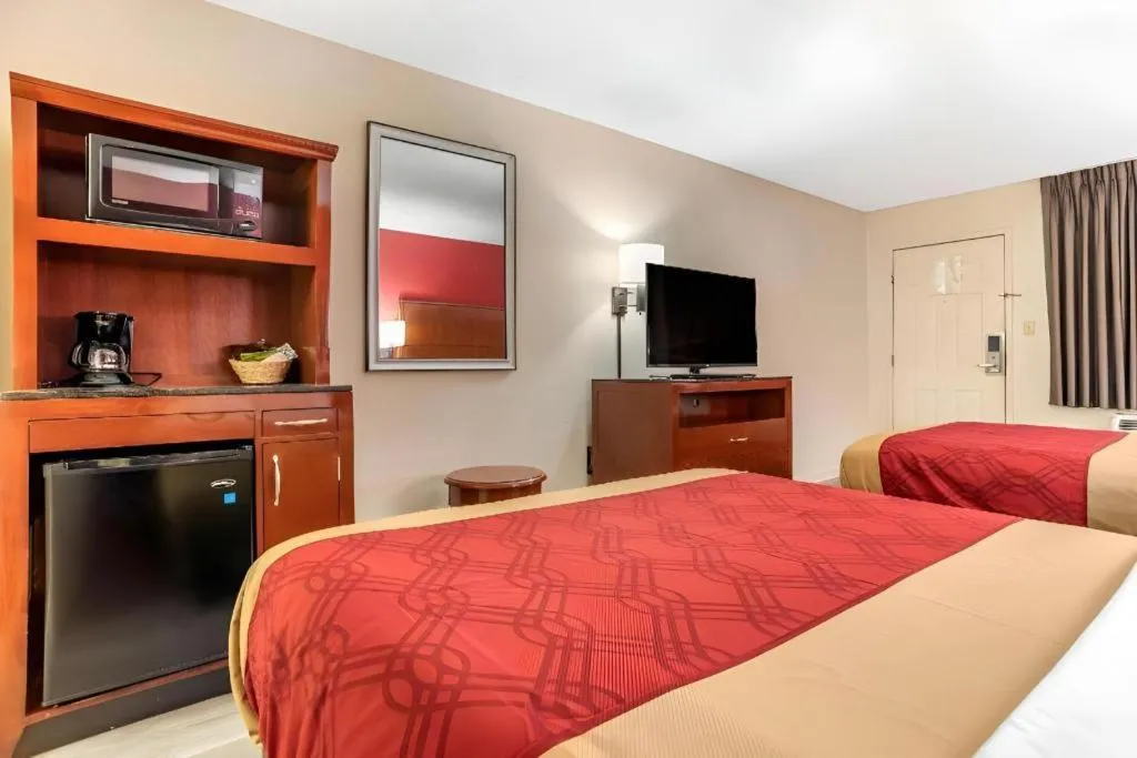 Bed in Econo Lodge Pearl - Jackson