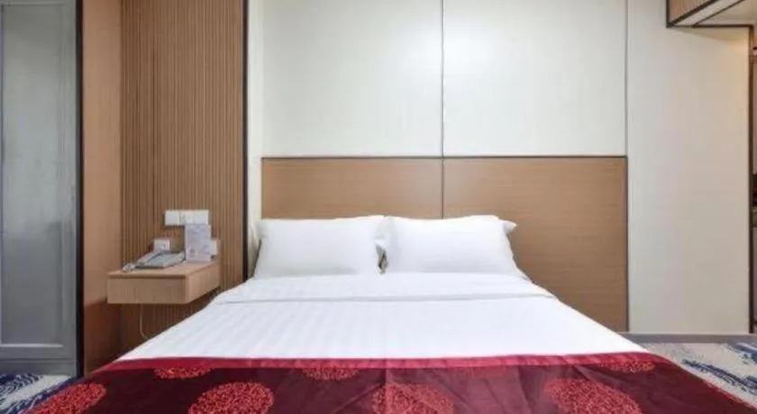 Bed in Dalian Bohai Pearl Hotel