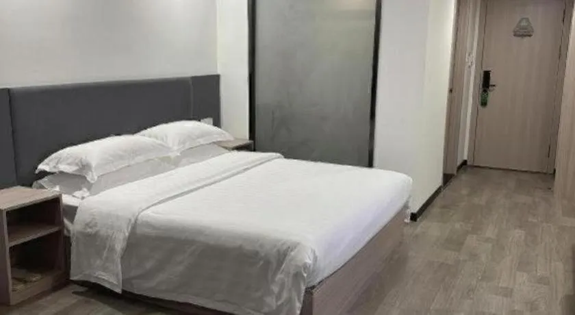 Bed in Dalian Bohai Pearl Hotel