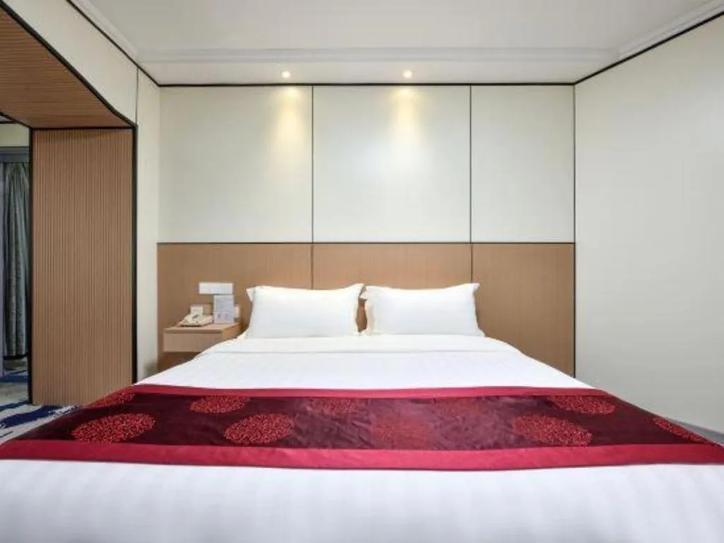 Bed in Dalian Bohai Pearl Hotel