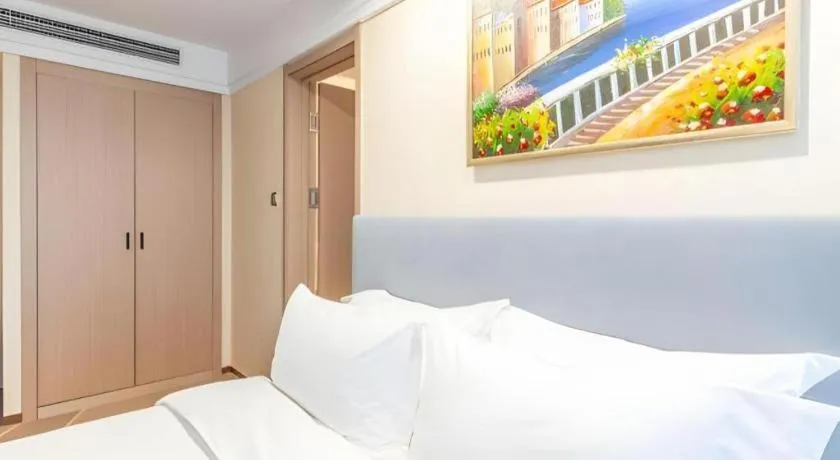 Bed in Dalian Bohai Pearl Hotel