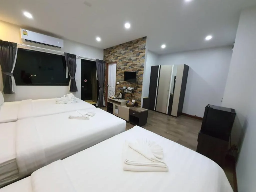 Bed in Rainbow Sky Hotel Samet