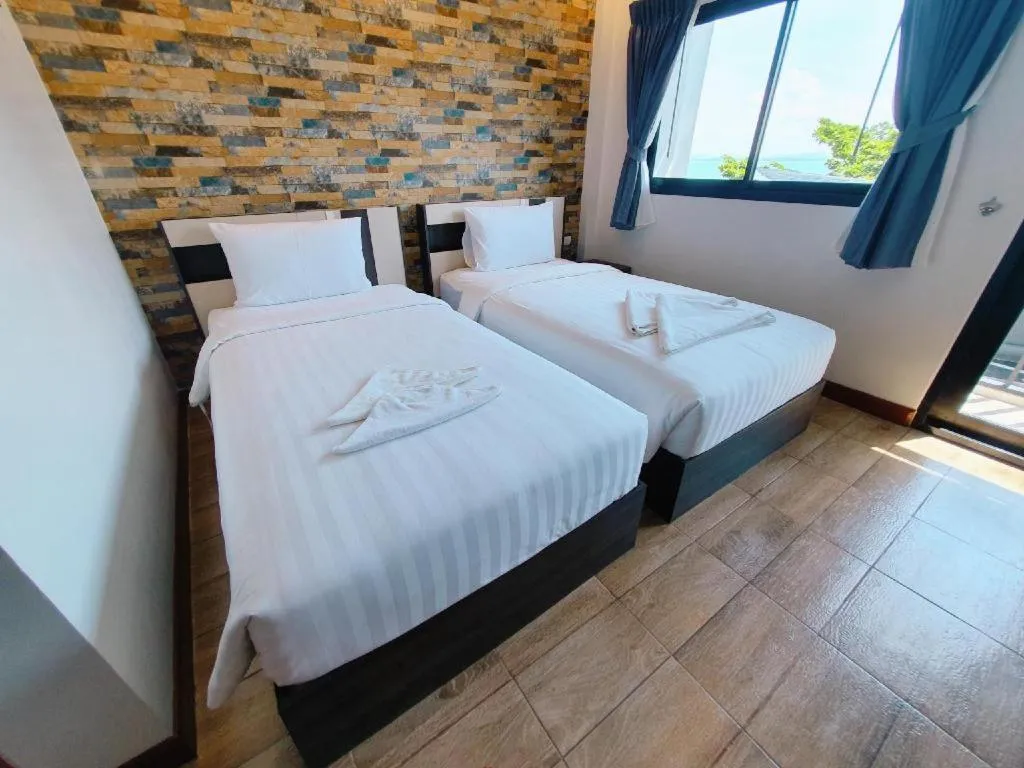 Bed in Rainbow Sky Hotel Samet