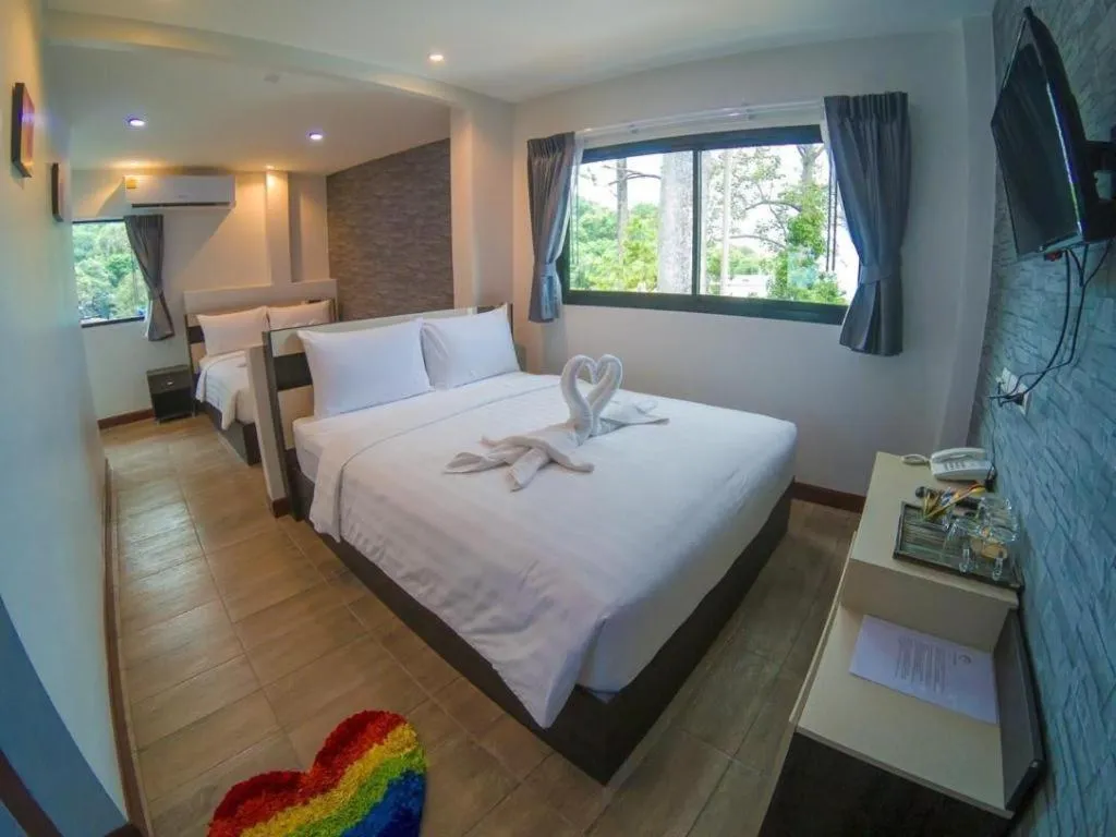 Bed in Rainbow Sky Hotel Samet