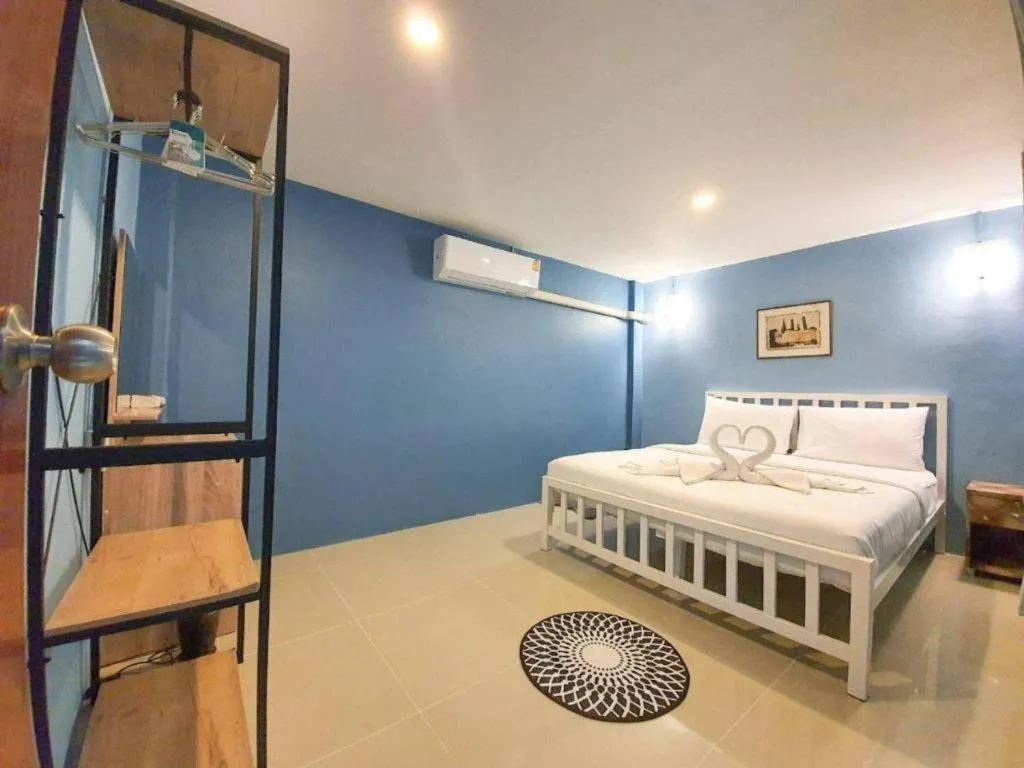 Bed in Rainbow Sky Hotel Samet