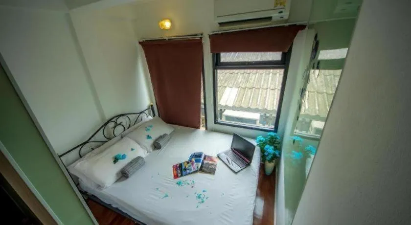 Bed in The Chilli Bangkok Hotel