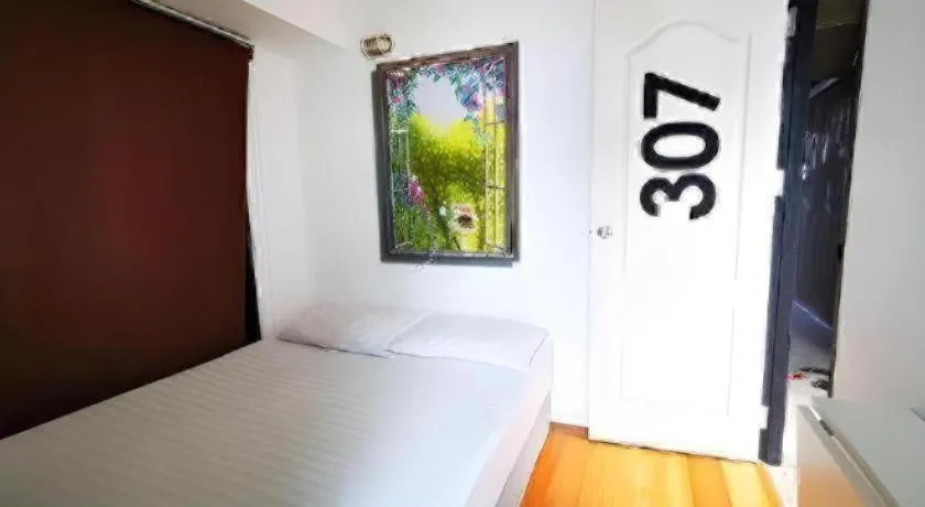 Bed in The Chilli Bangkok Hotel