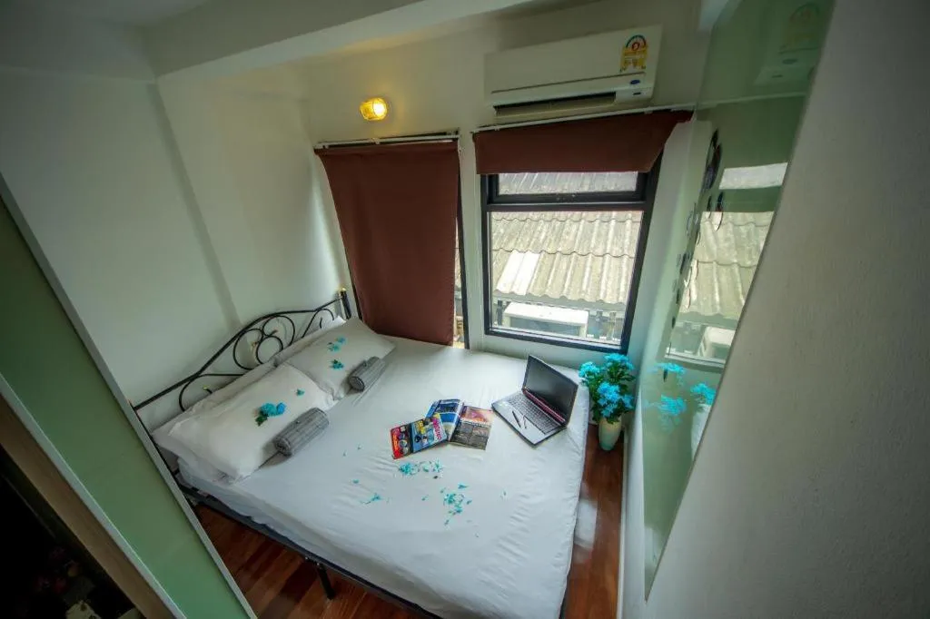 Bed in The Chilli Bangkok Hotel