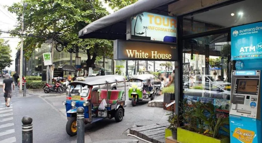 White House Asoke Sukhumvit 18