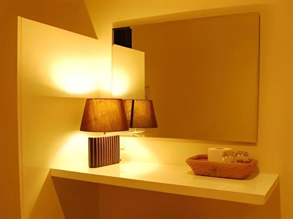 White House Asoke Sukhumvit 18