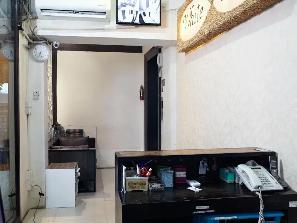 White House Asoke Sukhumvit 18 White House Asoke Sukhumvit 18