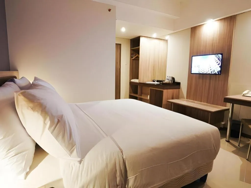 Bed in My Tower Hotel Surabaya
