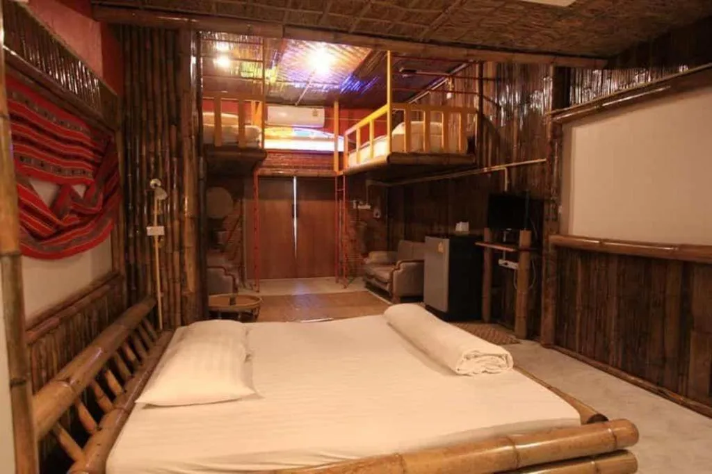 Bed in Phumanee Home Hotel