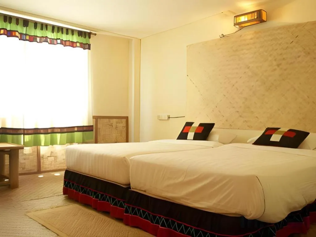 Bed in Phumanee Home Hotel