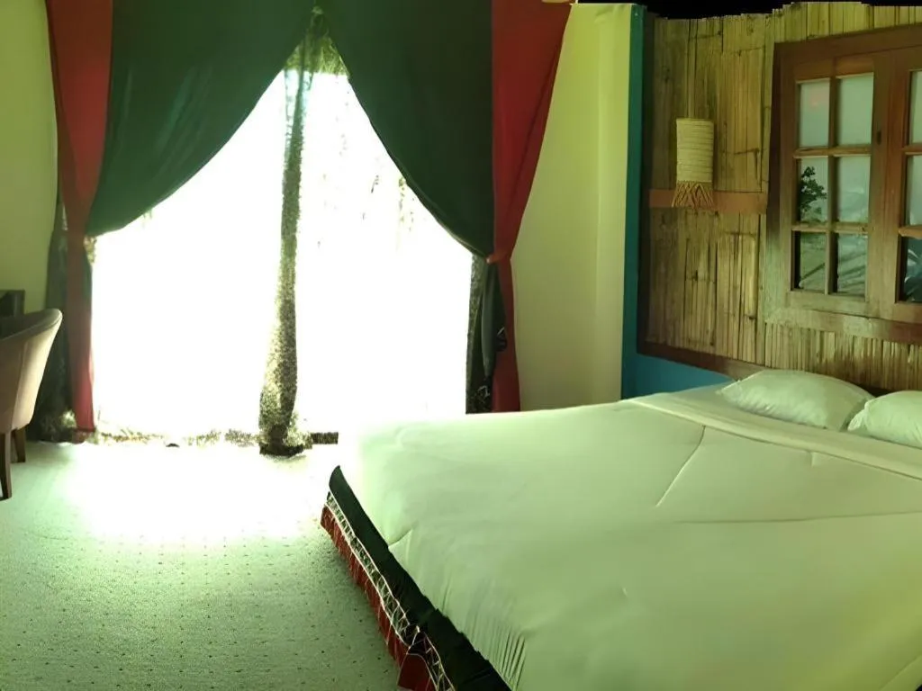 Bed in Phumanee Home Hotel