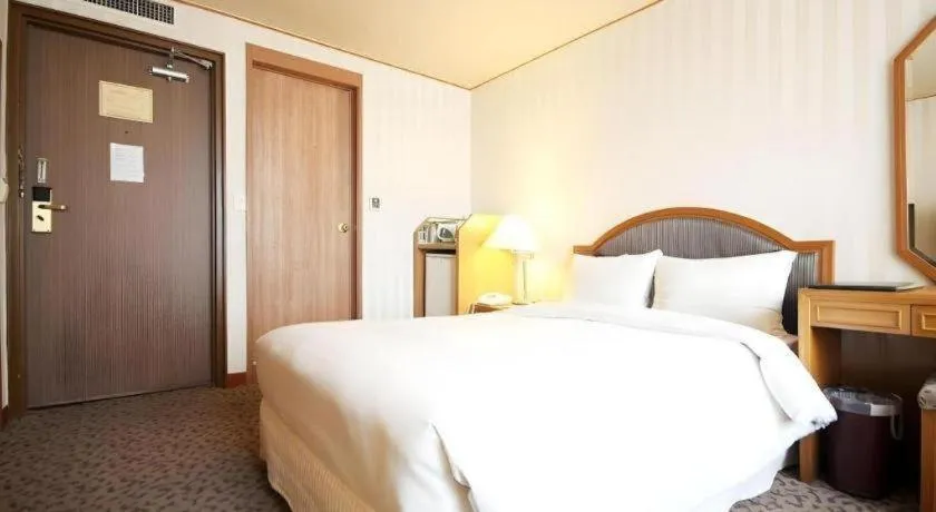 Bed in Seoul Rex Hotel