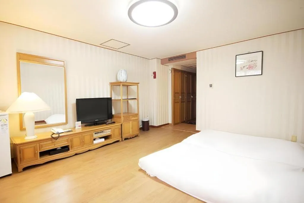 Bed in Seoul Rex Hotel