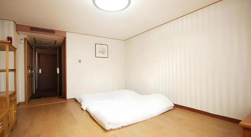 Bed in Seoul Rex Hotel