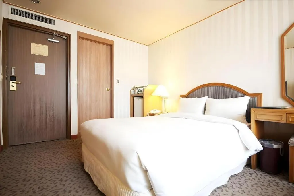 Bed in Seoul Rex Hotel